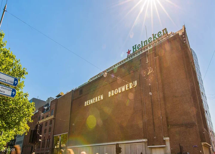Nhà máy bia lâu đời của Heineken nằm ở Amsterdam. - địa điểm du lịch Hà Lan