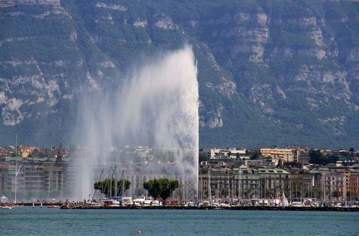 Đài phun nước cao nhất thế giới Jet d’Eau -địa điểm du lịch Thuỵ Sĩ