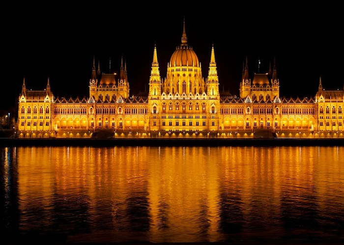 Vẻ đẹp của thành phố Budapest vào ban đêm - Du lịch châu Âu tháng 6