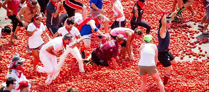 Lễ hội ném cà chua tại Tây Ban Nha có 1 không 2.-du lịch châu âu tháng 8