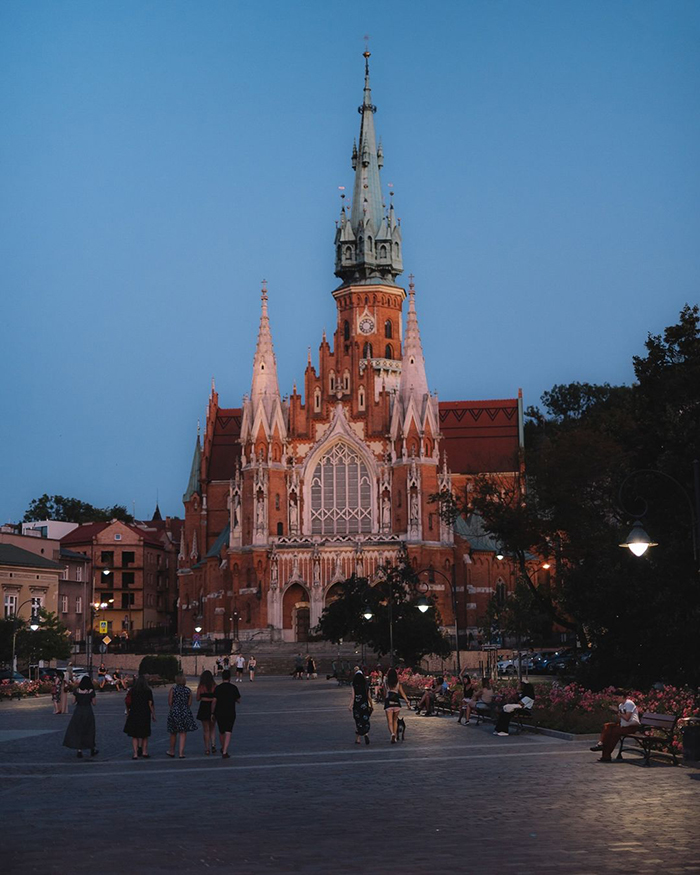 Quảng trường Chợ Lớn (Rynek Główny) tại thành phố Krakow Ba Lan