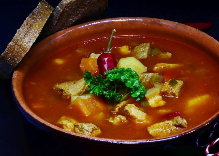 Món ăn ngon tại Hungary Súp bò Goulash