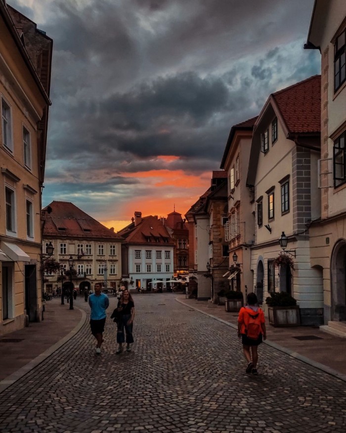 du lịch thủ đô Ljubljana Slovenia với con đường lát đá cuội