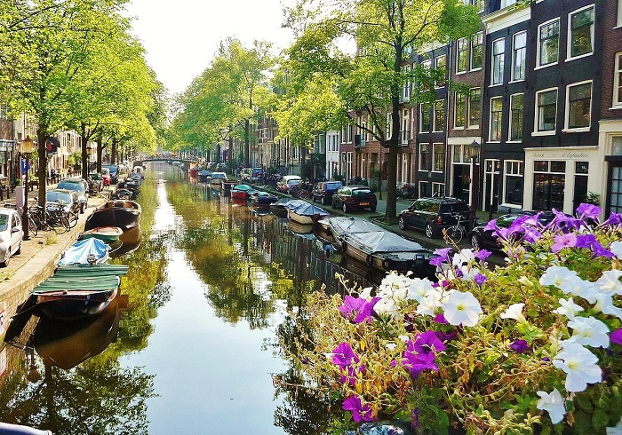 Lịch trình du lịch Amsterdam 1 ngày - Ngắm cảnh kênh đào ở khu phố Jordaan