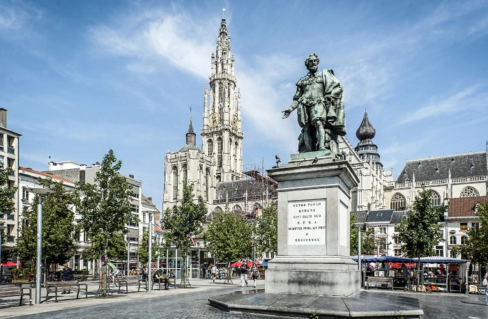 Quảng trường Groenplaats là một trong những điểm đến hấp dẫn nhất mà bạn không thể bỏ qua khi du lịch Antwerp Bỉ
