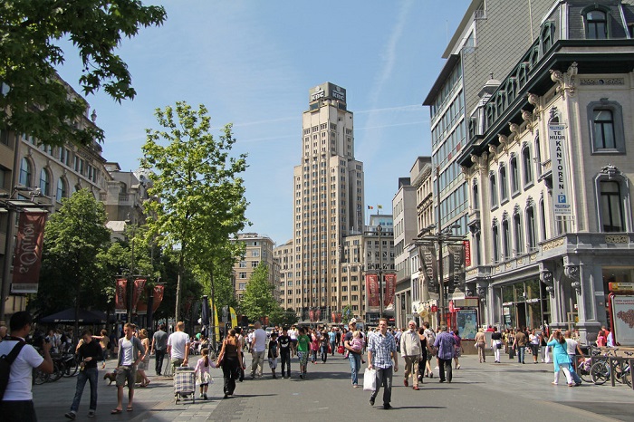 Phố mua sắm Meir là một trong những điểm đến hấp dẫn nhất mà bạn không thể bỏ qua khi du lịch Antwerp Bỉ