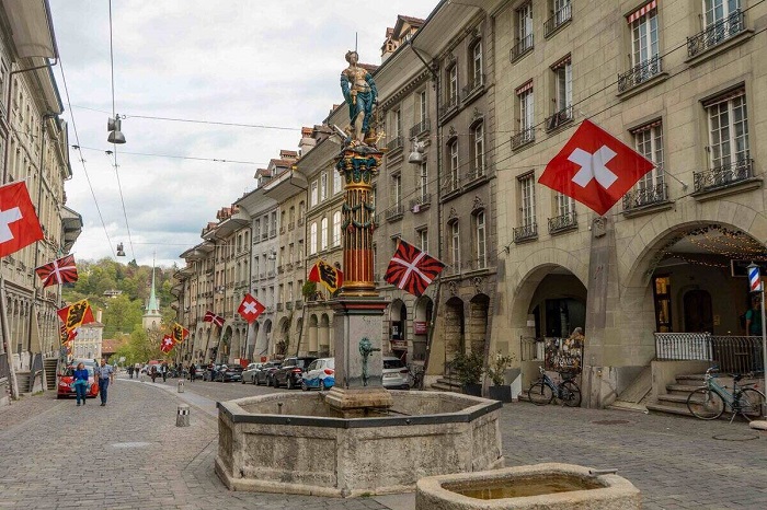 Chiêm ngưỡng các đài phun nước ở Bern là một trong những trải nghiệm không thể bỏ lỡ khi du lịch Bern