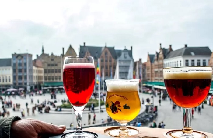 Nếm thử bia Bỉ là một trong những trải nghiệm hấp dẫn không thể bỏ lỡ khi du lịch Bruges