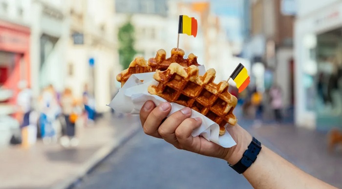 Khám phá ẩm thực địa phương là một trong những trải nghiệm hấp dẫn không thể bỏ lỡ khi du lịch Bruges