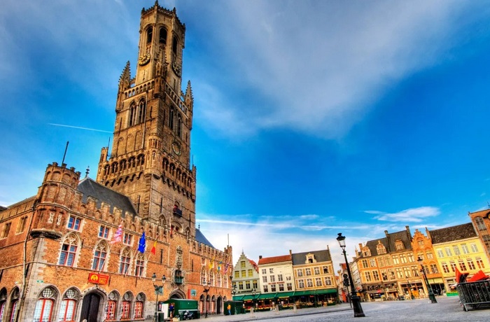 Tham quan Tháp chuông Belfort là một trong những trải nghiệm hấp dẫn không thể bỏ lỡ khi du lịch Bruges