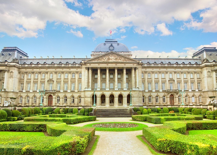 Cung điện Hoàng gia Bỉ là một trong những điểm đến không thể bỏ qua khi du lịch Brussels Bỉ