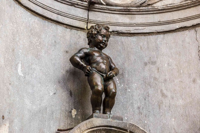 Bức tượng Manneken Pis là một trong những điểm đến không thể bỏ qua khi du lịch Brussels Bỉ