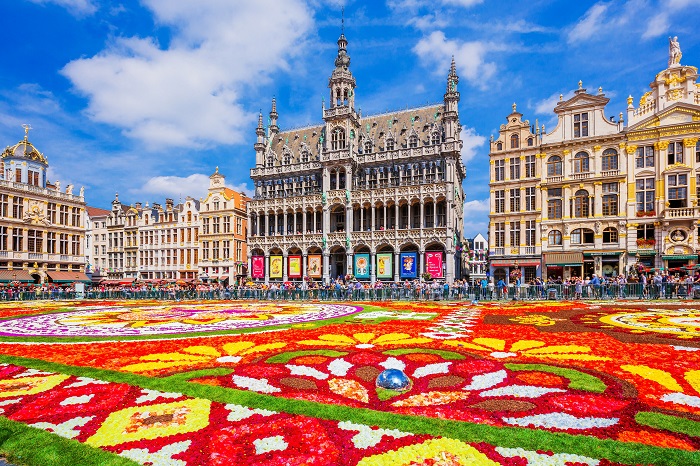 Quảng trường Grand Place là một trong những điểm đến không thể bỏ qua khi du lịch Brussels Bỉ