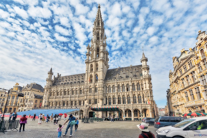 Tòa thị chính cổ là một trong những điểm đến không thể bỏ qua khi du lịch Brussels Bỉ