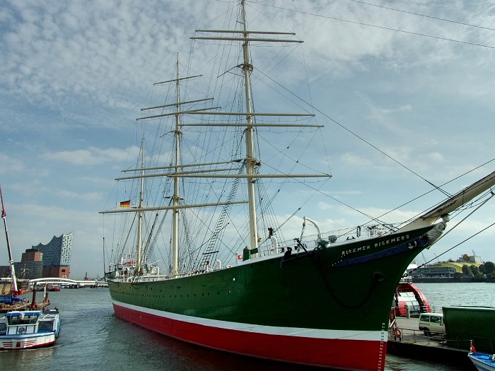 Tàu Rickmer Rickmers là một trong những điểm đến hấp dẫn nhất mà bạn không thể bỏ qua khi du lịch Hamburg