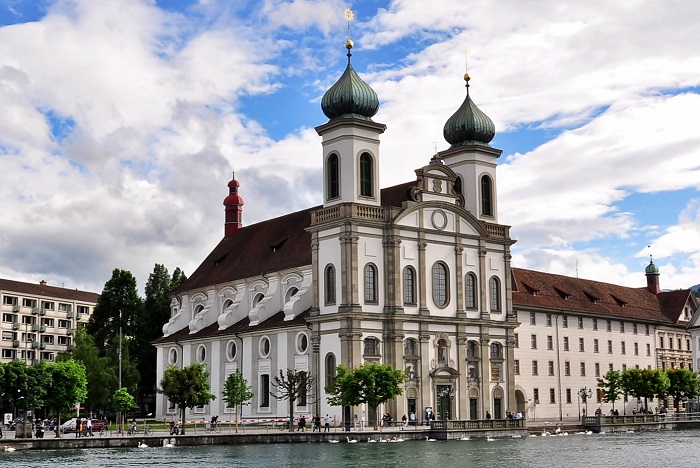 Chiêm ngưỡng Nhà thờ Jesuit là trải nghiệm ấn tượng nhất định phải thử khi đi du lịch Lucerne
