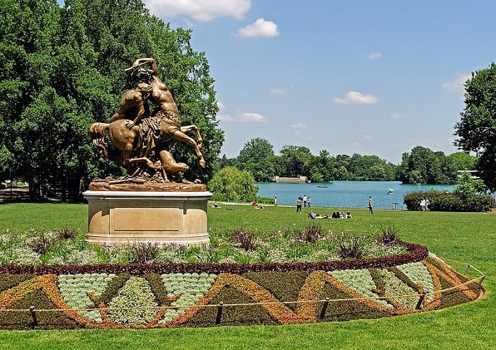 Công viên đô thị Parc de la Tete d'Or là một trong những địa điểm nổi tiếng mà bạn không thể bỏ qua khi đến du lịch Lyon pháp