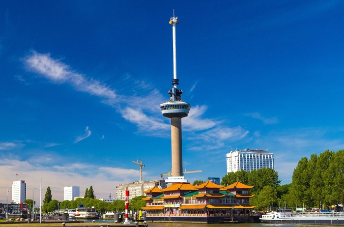 Tháp Euromast là một trong những điểm đến nổi tiếng mà bạn không thể bỏ qua khi du lịch Rotterdam Hà Lan