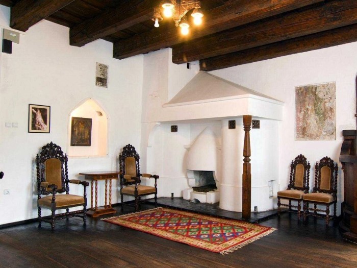 phòng khách lâu đài Bran Romania sang trọng