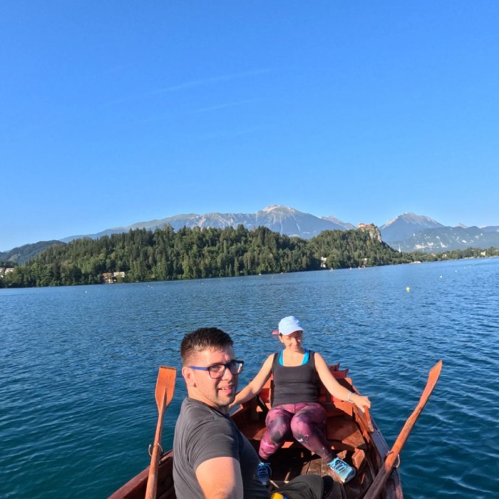 du ngoạn hồ Bled Slovenia bằng thuyền pletna