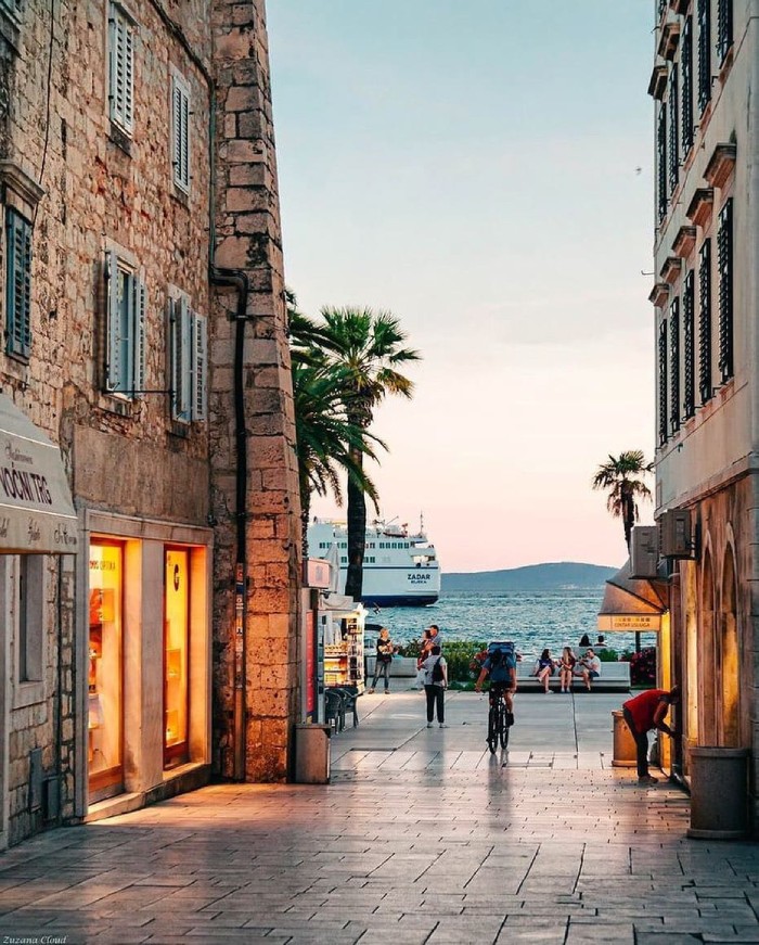du lịch thành phố cổ Split Croatia mùa hè