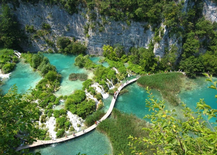 Khung cảnh tuyệt đẹp tại khu du lịch công viên quốc gia hồ Plitvice Croatia