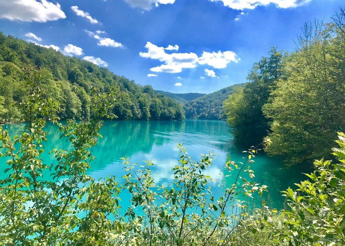 Khung cảnh thiên nhiên đầy thơ mộng tại khu du lịch công viên quốc gia hồ Plitvice Croatia