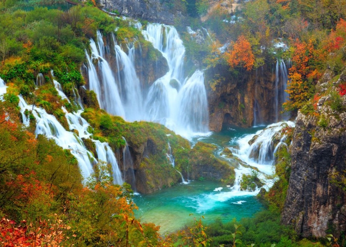Khung cảnh mùa thu tại khu du lịch công viên quốc gia hồ Plitvice Croatia