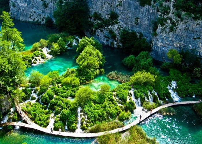 Du lịch công viên quốc gia hồ Plitvice Croatia là một địa điểm ngắm thiên nhiên cực kỳ độc đáo
