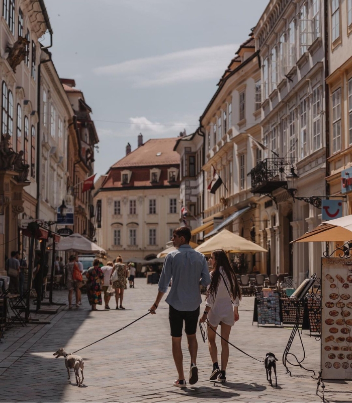 Khung cảnh đường phố tại thủ đô Bratislava Slovakia