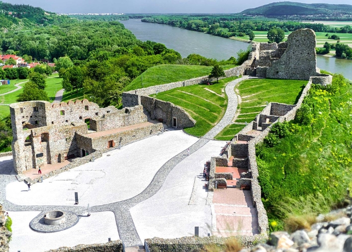 Lâu đài Devin là một địa danh lịch sử quan trọng của thủ đô Bratislava Slovakia