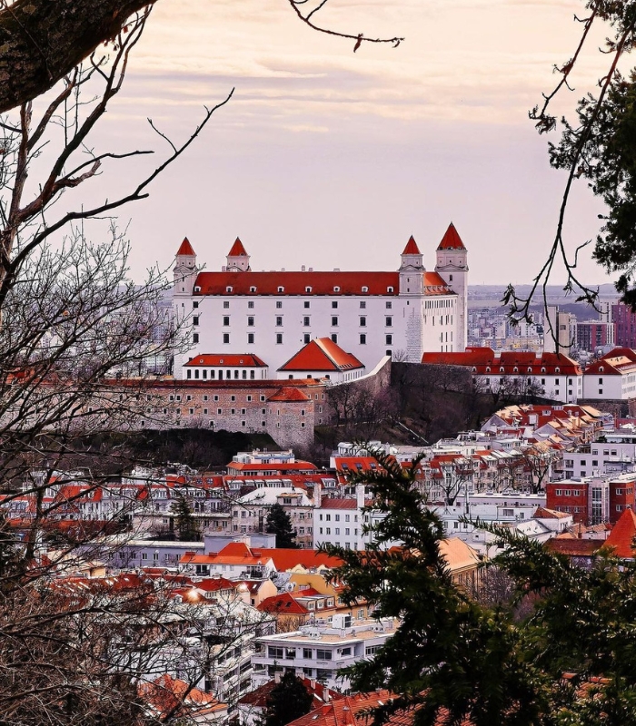Toàn cảnh thủ đô Bratislava Slovakia nhìn từ trên cao