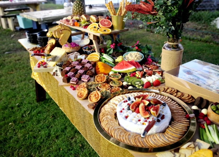 Du lịch Bắc Âu - Smörgåsbord là một bữa tiệc buffet truyền thống của Thụy Điển
