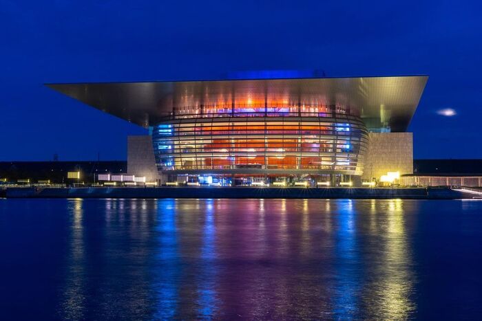du lịch Copenhagen Đan Mạch  nhất định phải ghé thăm nhà hát thành phố 