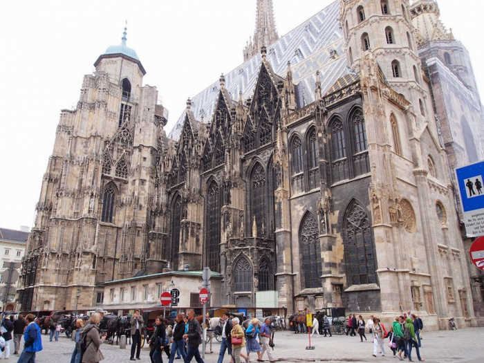 Khám phá nhà thờ St Stephen khi du lịch Vienna Áo
