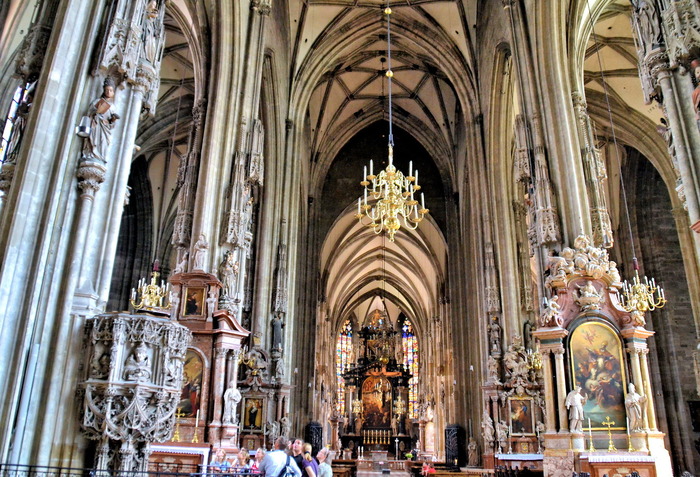 Chiêm ngưỡng vẻ đẹp lỗng lẫy của nhà thờ St Stephen khi du lịch Vienna Áo