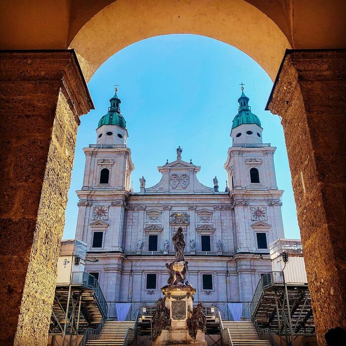 Kinh nghiệm du lịch Salzburg Áo ghé thăm nhà thờ 