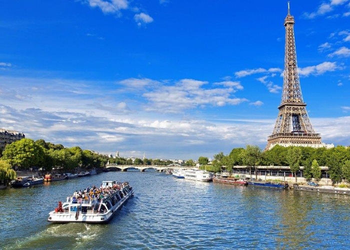 Tour Pháp 5 ngày - Bạn có thể đi du thuyền để ngắm cảnh toàn thành phố