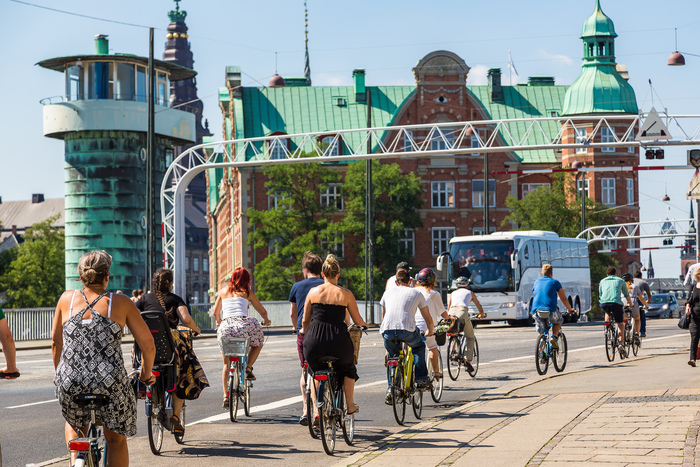 Du lịch Copenhagen Đan Mạch trải nghiệm đạp xe tham quan thành phố