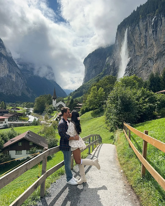 Khám phá những điểm ngắm hoa đẹp nhất thụy sĩ - Vue sur des alps, bang Neuchâtel