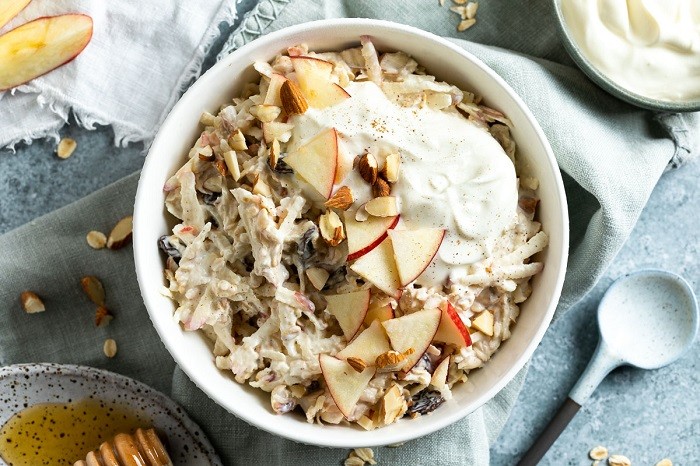 Bircher Müesli là món ngũ cốc nhiều dưỡng chất được người Thụy Sĩ dùng bữa sáng - Ảnh: Internet