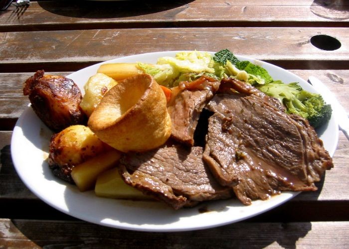 Sunday Roast là bữa ăn truyền thống của người Anh vào ngày Chủ nhật