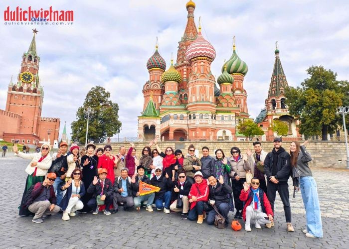 Tham quan Nhà thờ Thánh Basil trong tour du lịch Nga