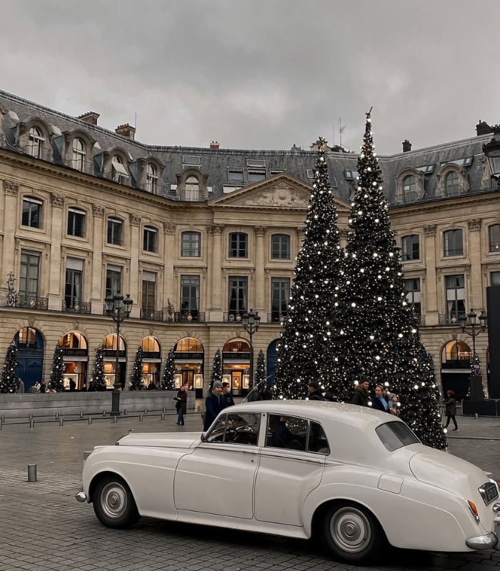 Taxi là phương tiện di chuyển khi du lịch Pháp mùa đông
