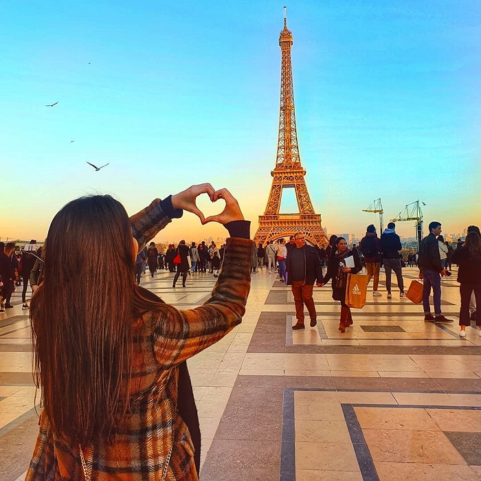 Sống ảo ở tháp Eiffel