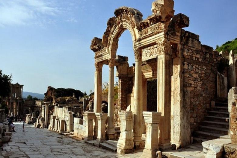 Đền Hadrian