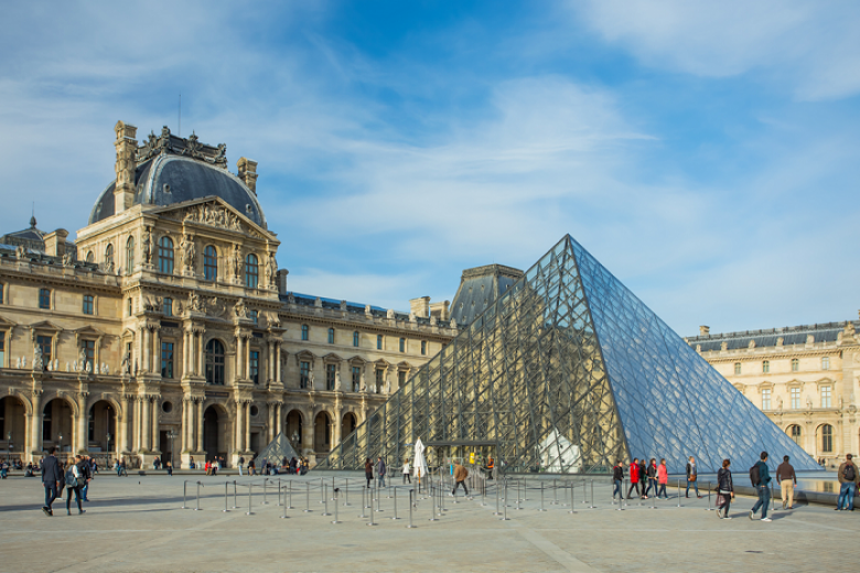 Cung điện Louvre