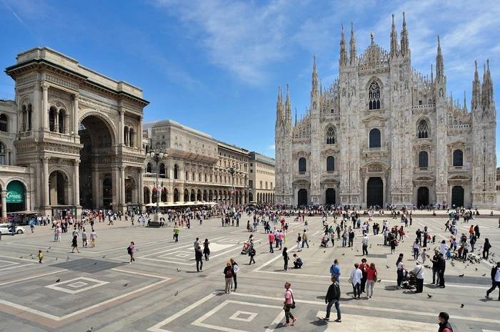 Quảng trường Duomo lộng lẫy