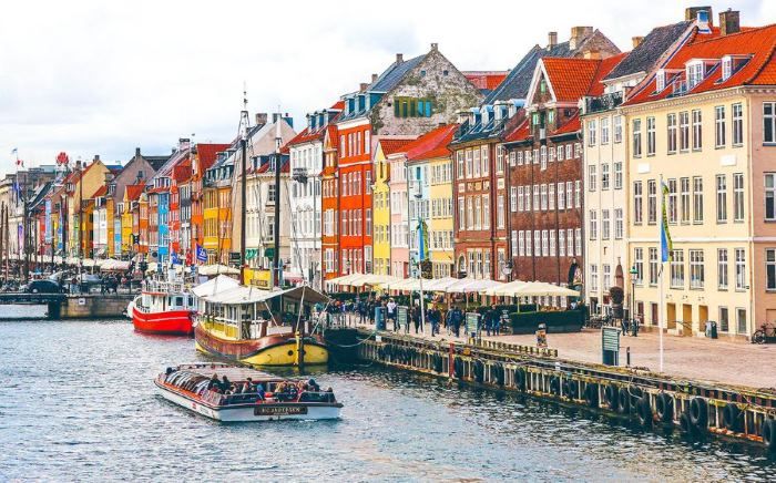 Phố cổ Nyhavn mang nét kiến trúc Trung cổ ấn tượng