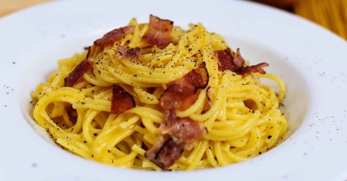 Carbonara là món mì Ý hấp dẫn với vị sốt kem ngon khó cưỡng